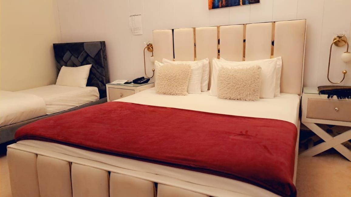 איסלמאבד The Life Style Lodges Opp Centaurus Mall מראה חיצוני תמונה